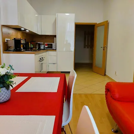 Spacious 2-bedroom In Center 80 M 公寓 *