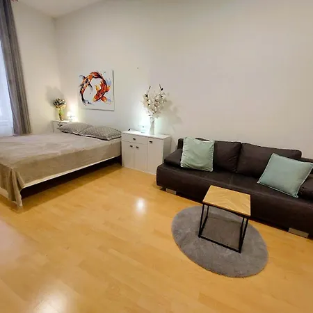 Prostorny V Centru 3 Kk 80 M2 *